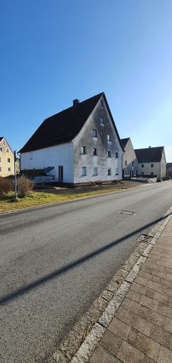 Vecchio casale con 9 stanze, garage e tre piani sottotetto – Foto 4