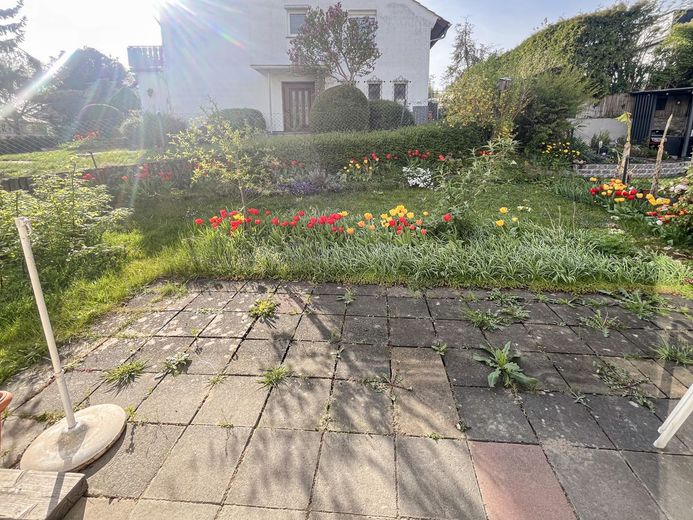 Abrissgrundstück! Unter Bodenrichtwert! DHH mit großem Garten in Wiesbaden Kohlheck! – Terrasse