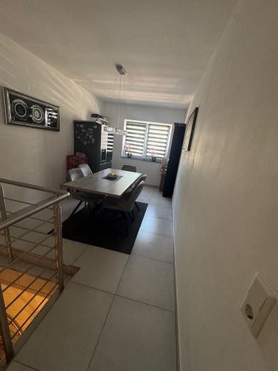 * Provisionsfrei* Vielseitig nutzbare 164 qm Wohnung auf zwei Etagen** – Essbereich