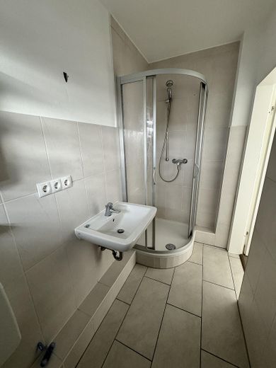 Badezimmer mit Dusche