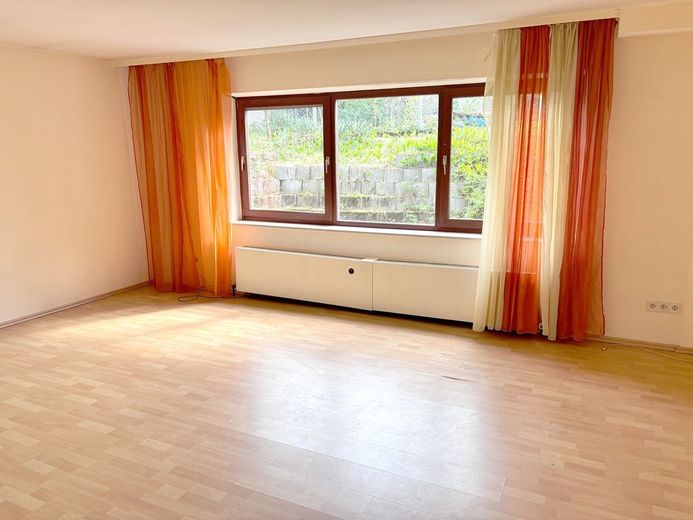 Viel Platz für das Leben - freistehendes Einfamilienhaus mit Einliegerwohnung in Waldrandnähe von Darmstadt-Eberstadt – Wohnen Einliegerwohnung