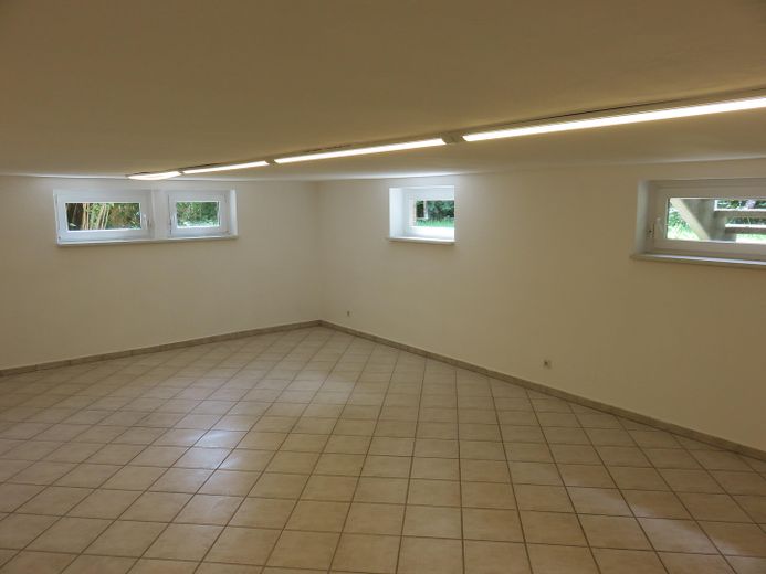 Sonnenterrasse und Saunalandschaft nahe Spandauer Forst – Ruheraum