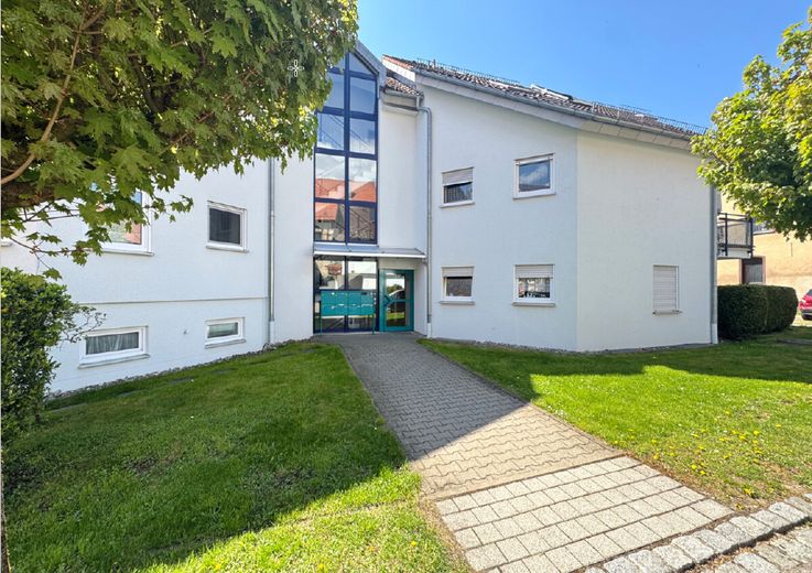 Erstbezug nach Renovierung — moderne 2‑Zimmer Wohnung in zentraler Lage – Photo 1