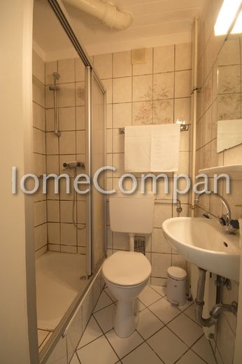 En pleno Rüttenscheid y en una zona tranquila: apartamento amueblado con suelo laminado cerca de la estación de metro Martinstraße – 69d44bab258f8b6640f8b7509cc61118667e5edb.jpg