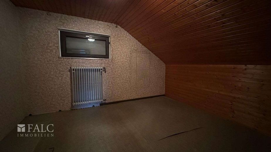 Einfamilienhaus mit Ausbaupotential! – Dachboden