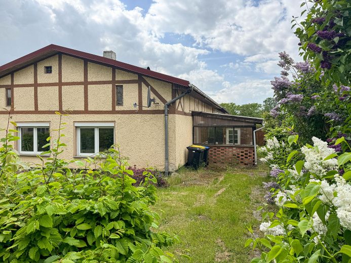 Wohnhaus mit Eingangsbereich