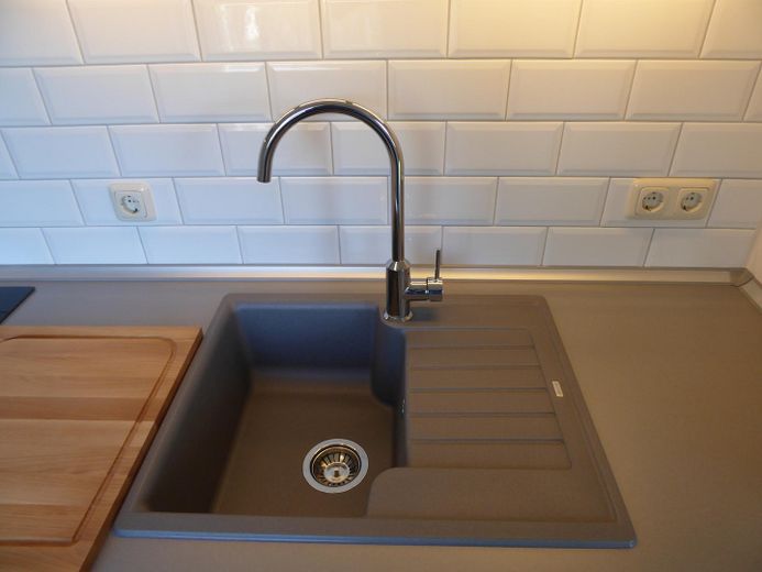 Top sanierte 1 ZKB Wohnung mit Balkon in Wiesbaden - Nordenstadt – Küche