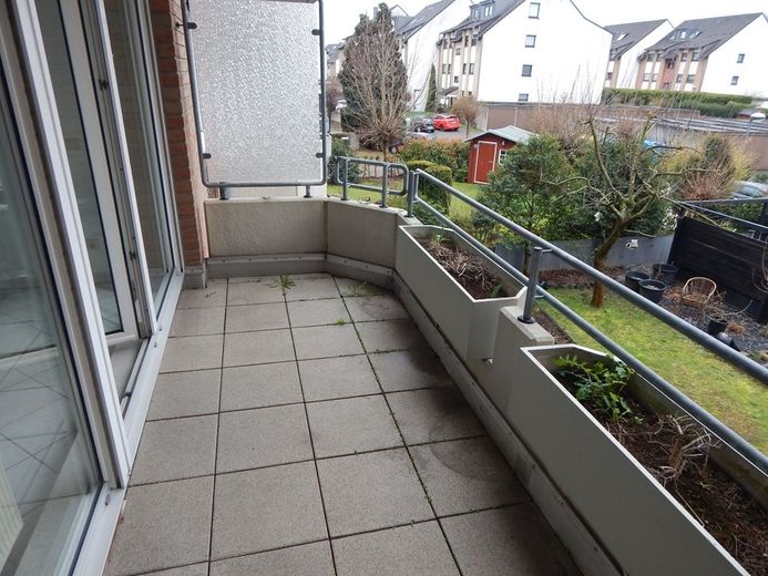 **Wohnfreundlicher Grundriss mit viel Tageslicht in fast zentraler Lage** – Balkon