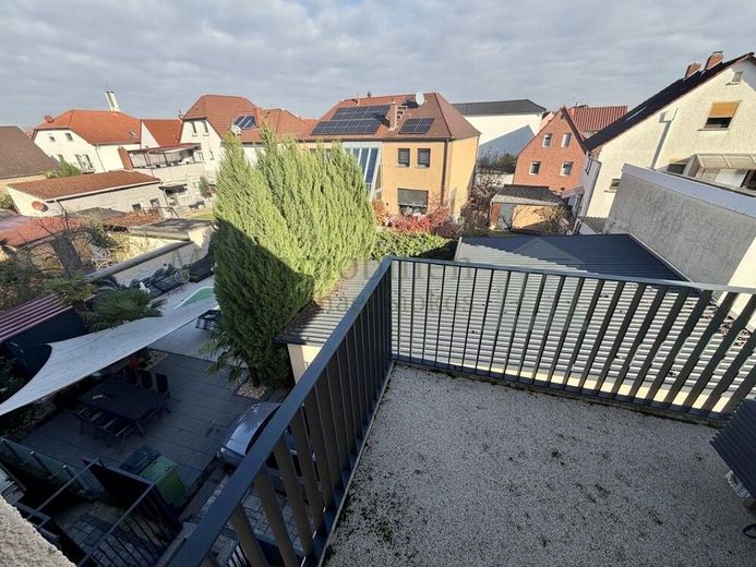 *** Attraktives Mehrfamilienhaus mit möglicher Erweiterung *** – Gartenblick DG Neu
