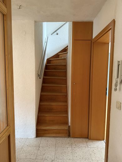 Schöne helle 97m2 große Maisonette Wohnung in Wiesloch-Baiertal – Treppe ins DG