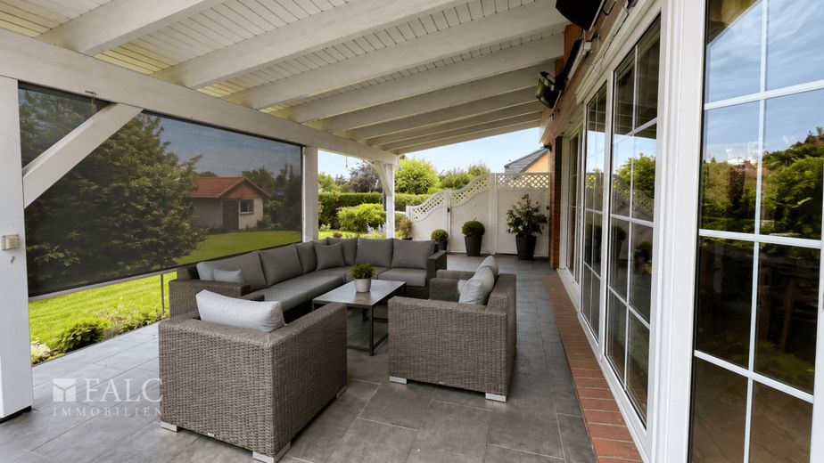 ***Traumhaus mit besonderem Flair - Hochwertig modernisiert und sofort bezugsbereit*** – Terrasse