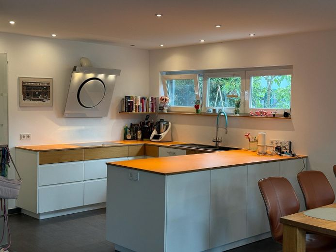 Your new home: Detached house with pool, heat pump, photovoltaic system and fireplace – Küche