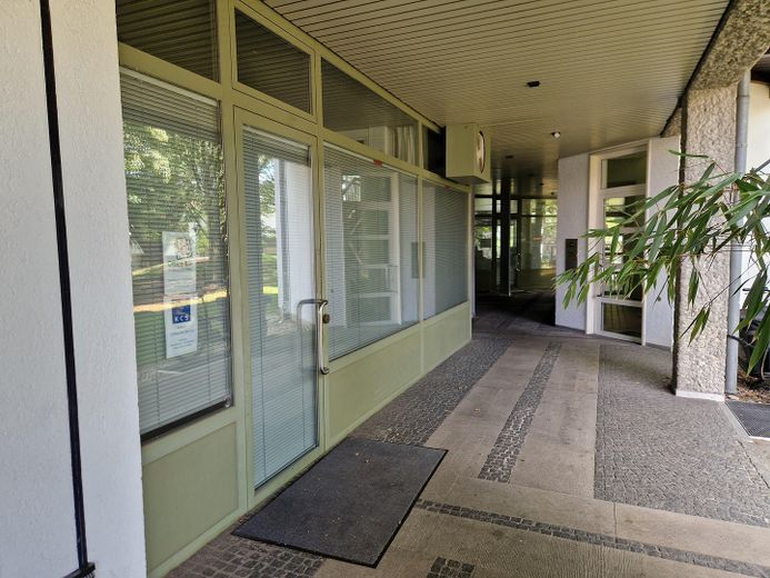 Retail space / office / practice — quiet yet central / S-Bahn around the corner / on 2 levels – Büro außen