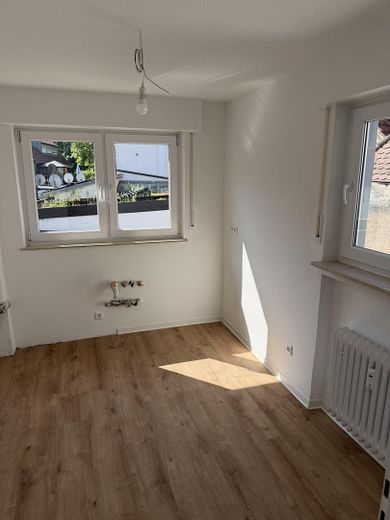Erstbezug nach Sanierung- tolle 3-Zimmer Wohnung mit Balkon – Küche