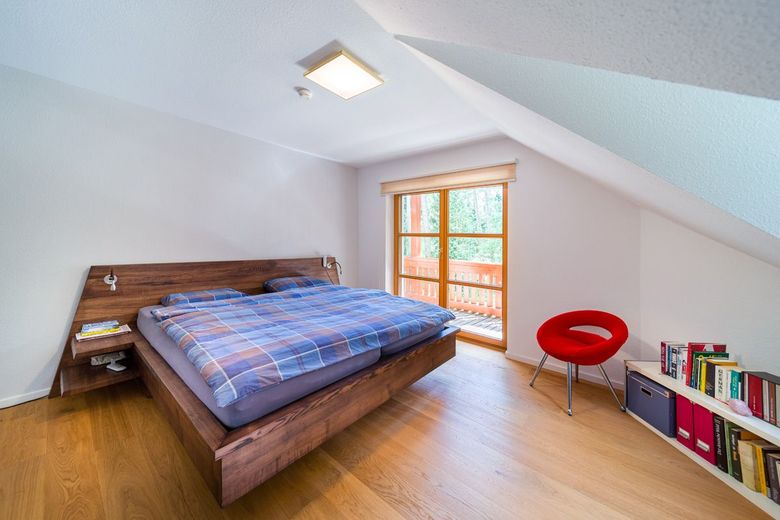 TOP ! Gifhorn-Winkel:  Exklusive Landhausvilla  mitten in der Natur ! – Zimmer 1 mit Zugang Balkon  OG