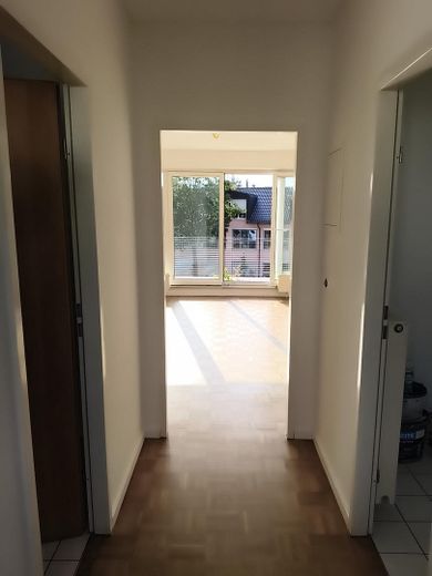 1-room apartment with great west-facing balcony – Flur, Zimmer