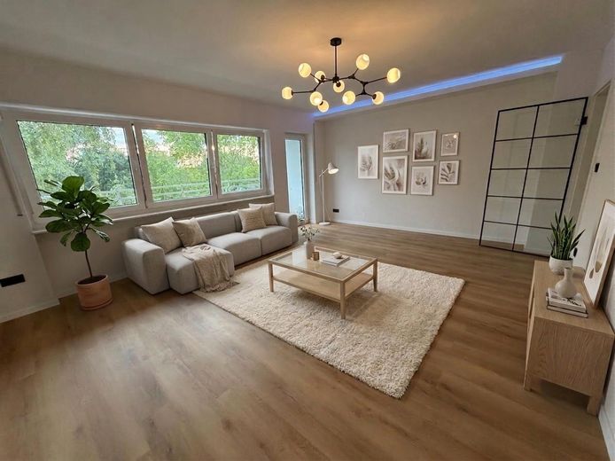 Hochwertig kernsanierte 3-Zimmer-Wohnung mit Loggia und Stellplatz in Nürnberg-Zabo – Wohnzimmer (KI-generiert)