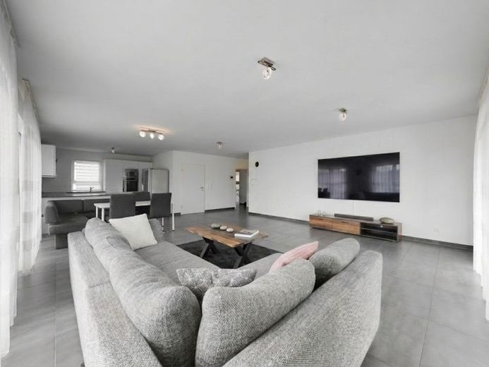 Wohnkomfort mit Garten und Terrasse: Großzügige 2,5-Zimmer-Wohnung mit Erweiterungspotenzial im Schilterhäusle – Foto 1