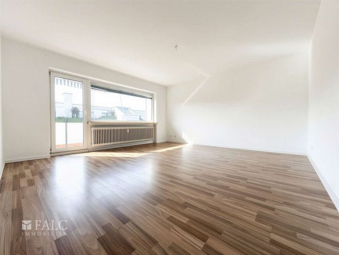 Schöne 3-Zimmer-Wohnung mit großzügigem Balkon – Wohnzimmer