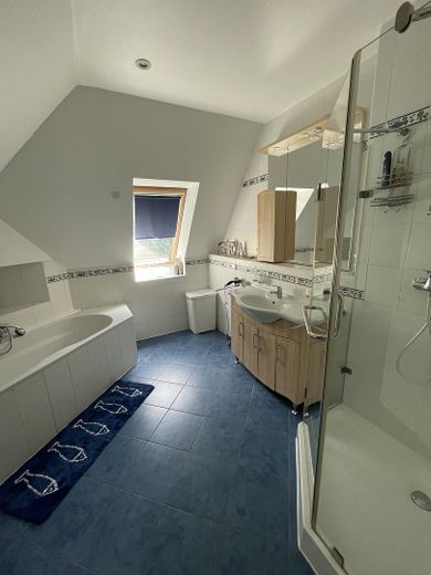 Repräsentative Premium-Villa auf 2.300 qm Parkgrundstück in bester Lage von Glienicke – Bad 1. OG