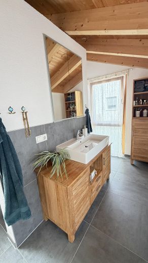 Maison de caractère personnalisée : maison jumelée claire et haut de gamme à Bittenfeld, KfW 55 – Bad OG