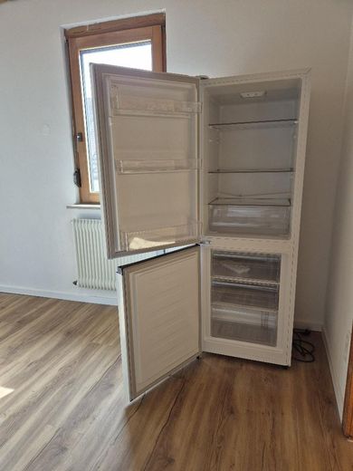 Zweifamilienhaus zur Miete in Pflugfelden – frisch saniert, ab sofort – OG Kühlschrank neu