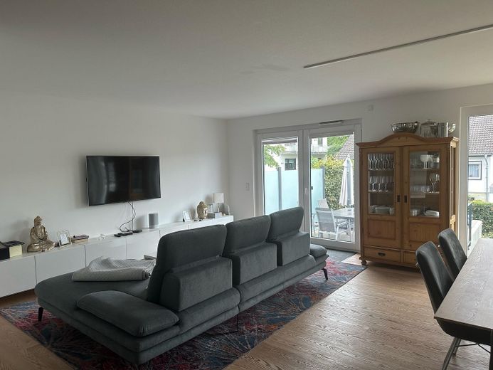 Exklusives Gartenhofhaus mit Garten, 2 Tiefgaragenstellplätzen und moderner Energietechnik – Wohnbereich