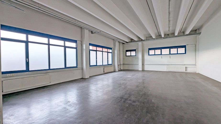 UG_Raum mit Zugang zum Lager