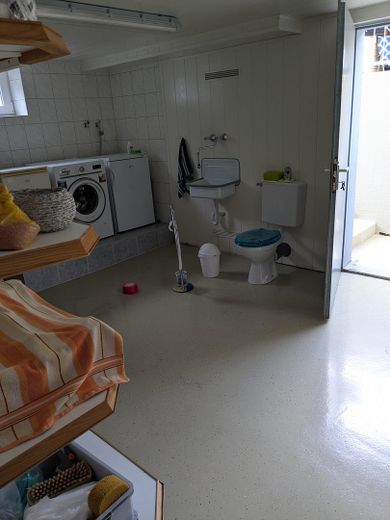 Casa unifamiliar bien cuidada con luminoso apartamento abuhardillado – Foto 25