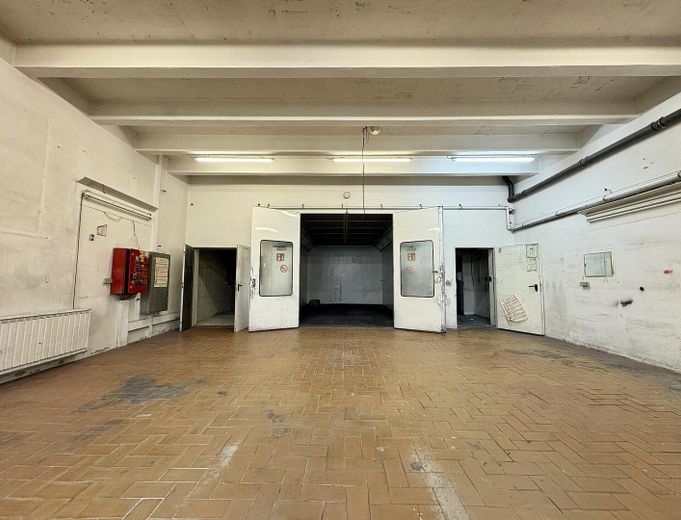 PROVISIONSFREI | KFZ-Werkstatt mit Lackierkabine & 17 Stellplätzen – 557 m² – Werkstatthalle – Gegenansicht