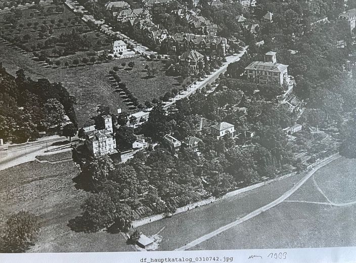 DENKMALGESCHÜTZTE VILLA AM ELBHANG – historische Aufnahme