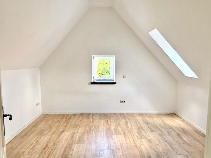 PROVISIONSFREI * HISTORISCHER CHARME & NEUBAUKOMFORT * A+ EFFIZIENZ * BAUERNHAUS AUF HOFANLAGE – Ohne KI Einrichtung