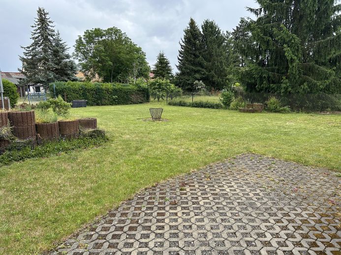 RESERVIERT: 160 m² Wohnfläche, 879 m² Grundstück: Viel Platz für Familie, Arbeit und eigene Ideen – Großzügige Gartenfläche