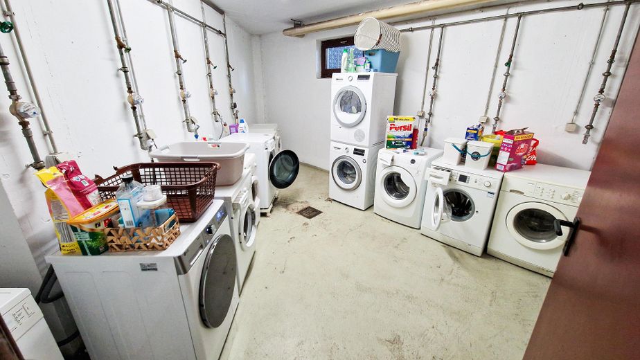 Renovierte 2-Zimmer-Wohnung in Korb mit Garagenstellplatz & Terrasse – Waschkeller