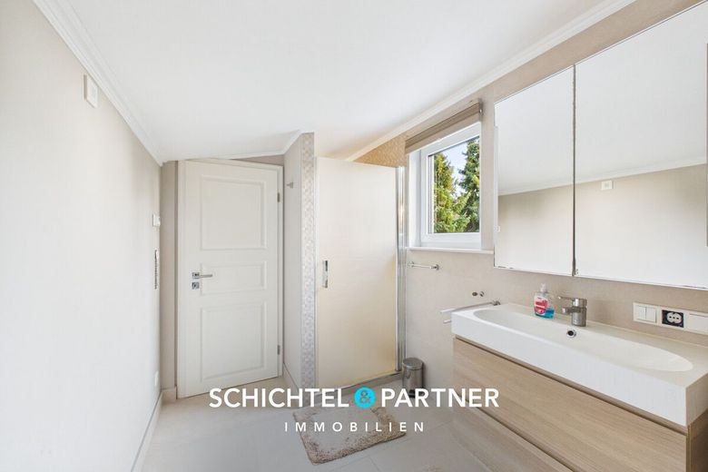 Osterholz | Hochwertig saniertes Einfamilienhaus mit großem Garten – S&amp;P | Duschbad