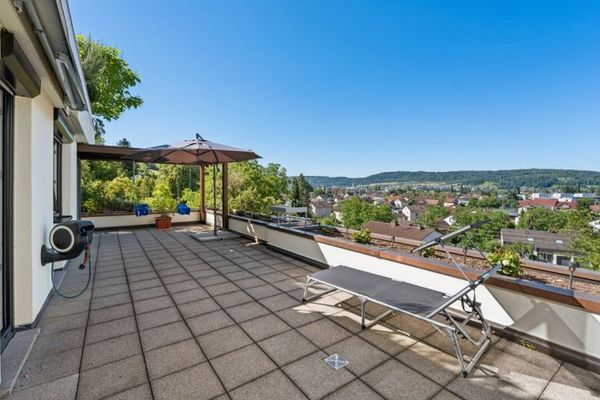 Traumhafte Terrassenwohnung mit Panoramablick, XXL-Terrasse und hochwertiger Sanierung