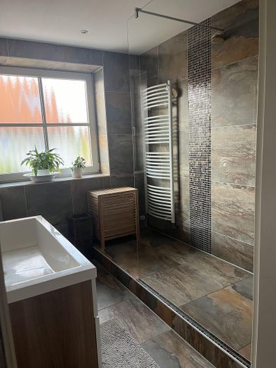 Charmantes Reihenmittelhaus in Top-Lage in Rethen bei Hannover – Badezimmer