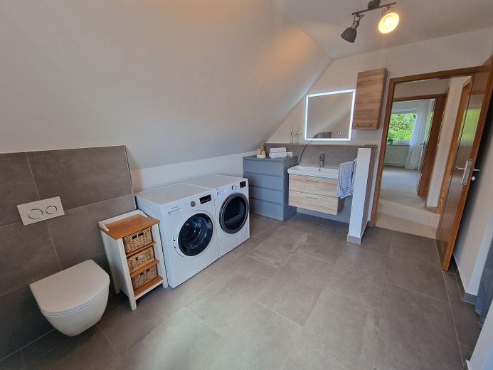 DA PRIVATO: Casa adatta alle famiglie a Bordesholm (bifamiliare) – Badezimmer