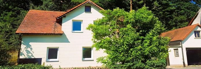 Reduzierter Preis u. provisionsfrei : Charaktervolles Einfamilienhaus im Grünen mit Dachterrasse – Aussenansicht