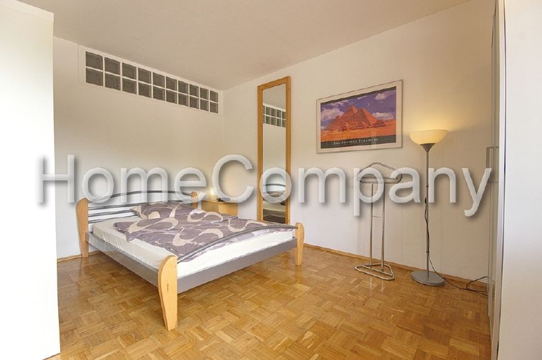 Sehr moderne Wohnung mit Parkett und Balkon in guter Lage, Straßenbahnhaltestelle in der Nähe – 8059c2cb7495a4f61a436174ccfeffee52cf2010.jpg