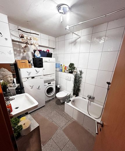 3 Zimmer Exklusiv Wohnung auf Erdgeschoß in ruhige Lage – Bad - b