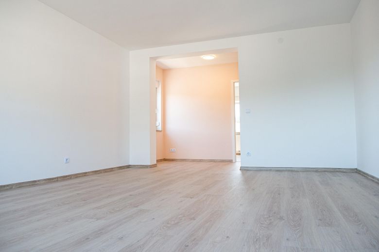 2-pokojowe mieszkanie po generalnym remoncie, w spokojnej lokalizacji, gotowe do natychmiastowego zamieszkania – Wohnzimmer