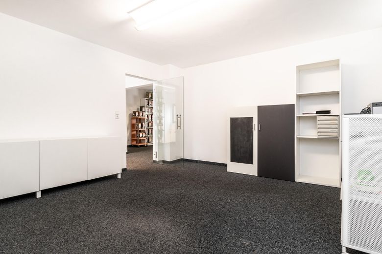Representatieve bedrijfslocatie met showroom, productie, werkplaats en opslaghal te huur – 1. OG