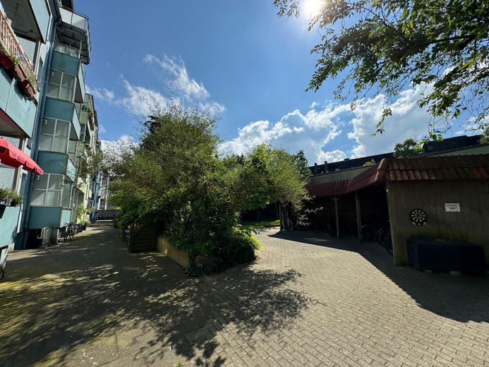 Blücher: heller, solider, Altbau und DG-Neubau - Perfekt für Eigennutzung oder Kapitalanlage – Hof/Garten