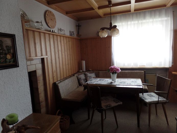 Esszimmer, ohne Holz an Wand
