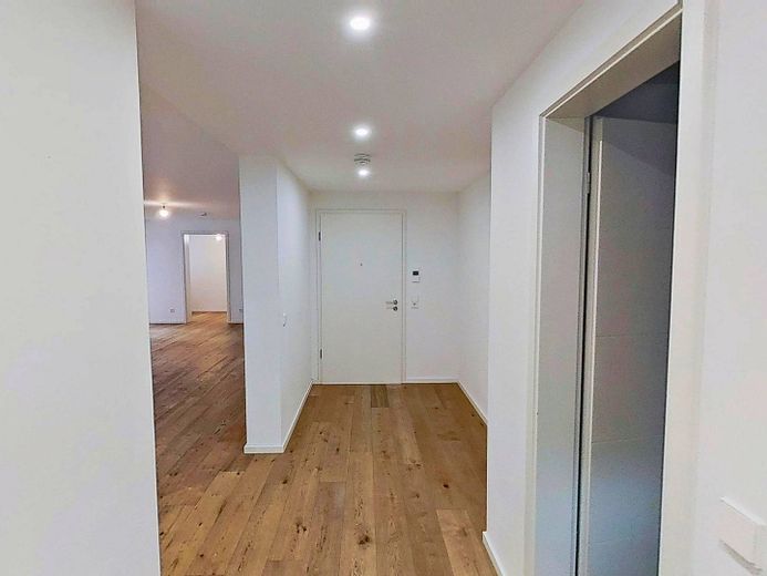 Moderno y espacioso piso de 3,5 habitaciones con TERRAZA y COCINA INTEGRADA en el oeste de Stuttgart – Ansicht II: Eingangsbereich
