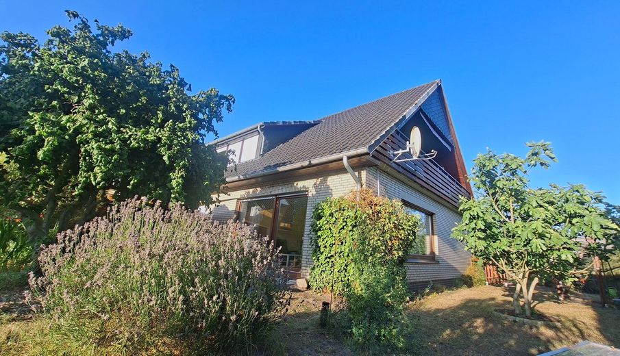 Two-family house – quiet and central with a garden paradise – Außenansicht