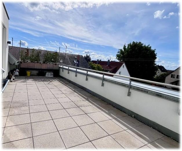 Toekomstbestendig wonen: moderne KfW-55-maisonette (A+) met groot dakterras & 2 parkeerplaatsen – Terrasse_1