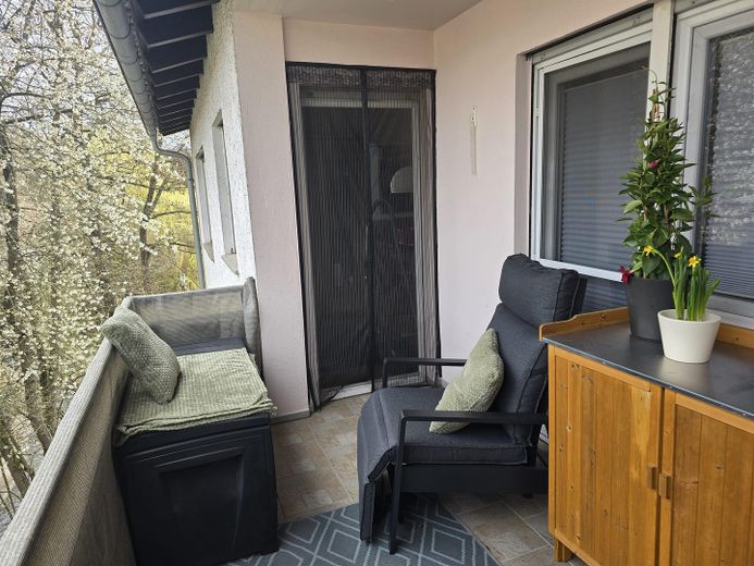 Modernisierte 3,5–4-Zimmer-Wohnung mit hochwertiger Ausstattung, Balkon & Stellplatz in ruhiger Lage – Balkon