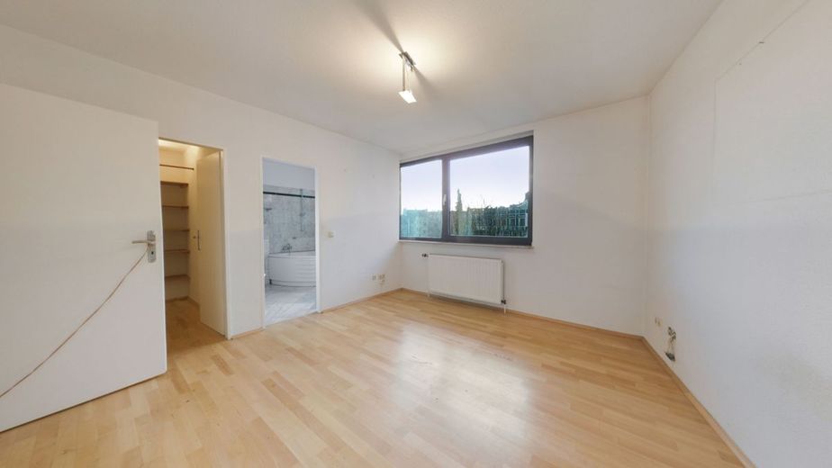 Maisonette Penthouse Wohnung mit Doppelgarage und weitere Nutzfläche im EG in Aachen - Zentrum – Schlafzimmer_1
